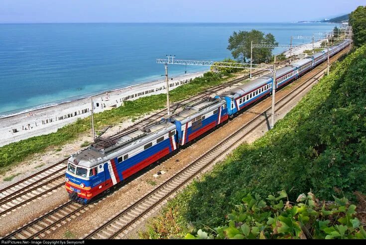 Поезд сочи фото RailPictures.Net Photo: 127 Russian Railways VL10 at Sochi, Krasnodar region, Ru