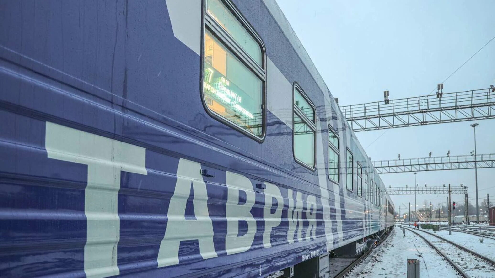 Поезд таврия фото На Новый год из Крыма пустят дополнительные поезда в Москву и Петербург - РИА Но