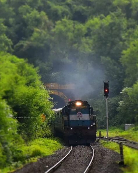 Twin GE C44-9Ws of the Canadian National Railway at the breathtaking Cheakamus C