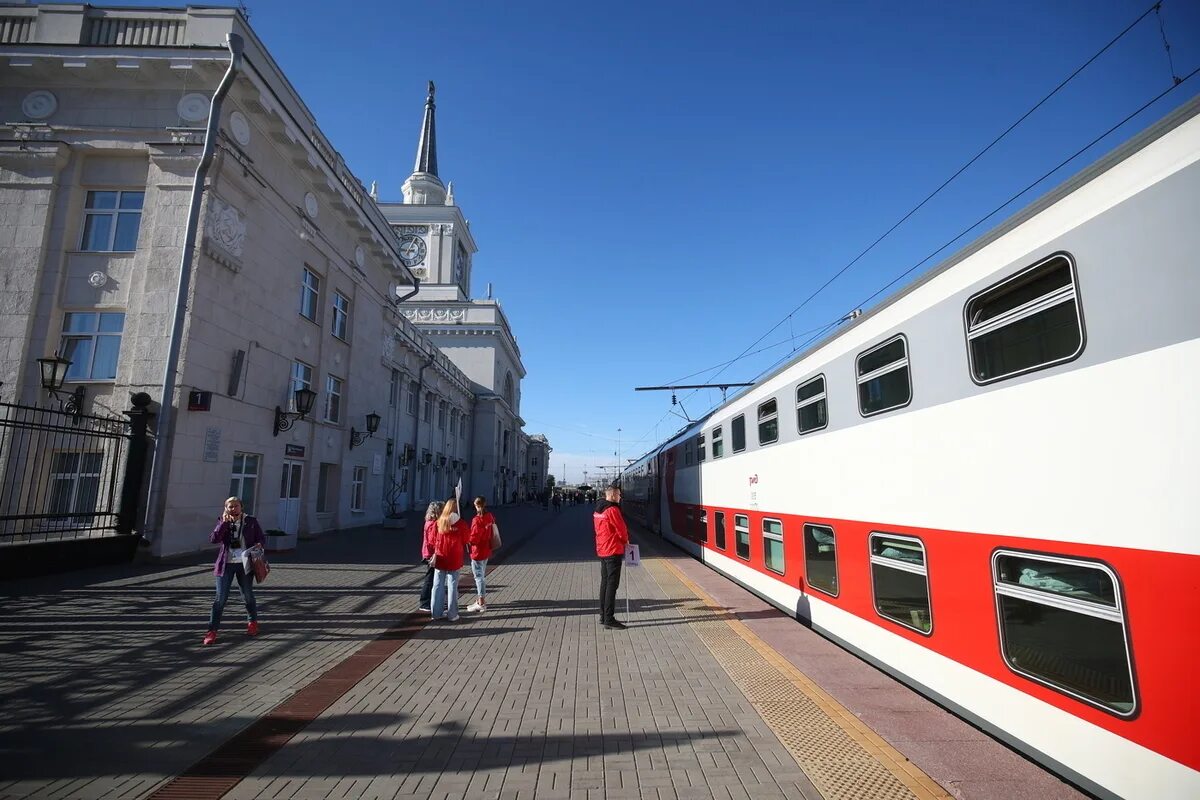 Поезд волгоград фото В Волгоград приехал двухэтажный туристический поезд из Самары - МК Волгоград