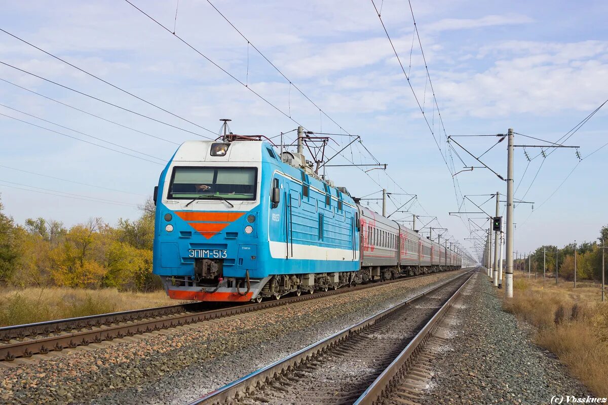 Have a nice evening ! TEP70U-012 locomotive (TCHE-7 Voynovka) with passenger tra