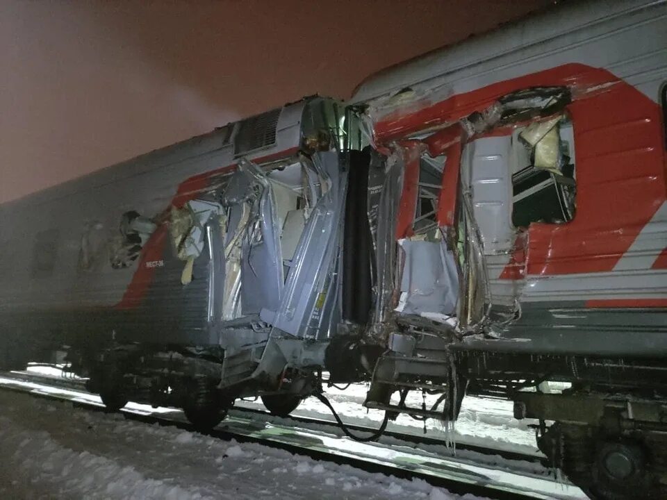 Поезд волгоград нижневартовск фото Автокран протаранил поезд Нижневартовск - Волгоград - KP.RU