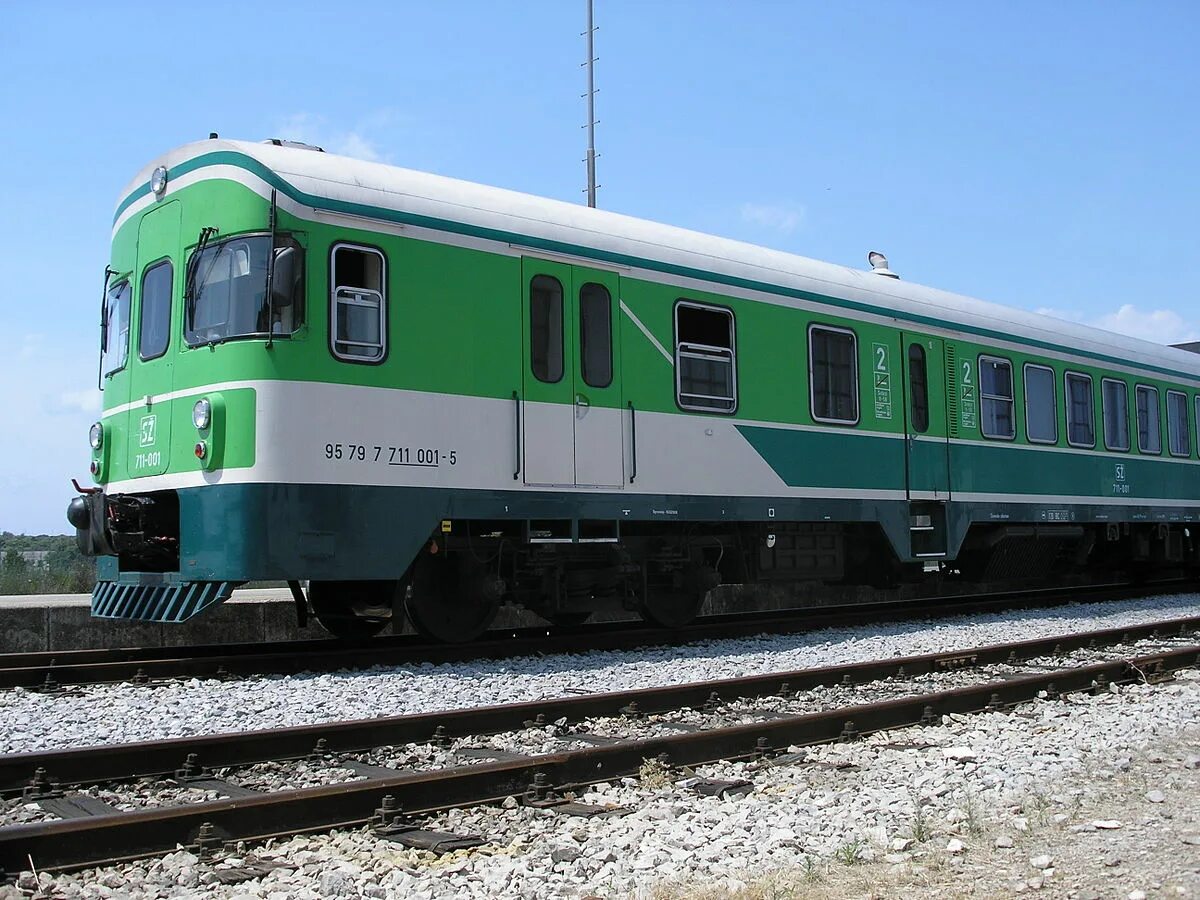 Поезд зеленый фото File:Sž series 711 train (green 01).JPG - Wikipedia