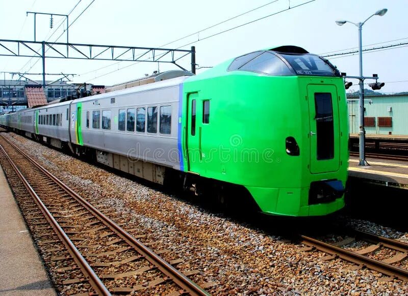 Поезд зеленый фото Green train in Japan stock image. Image of green, rail - 9727135