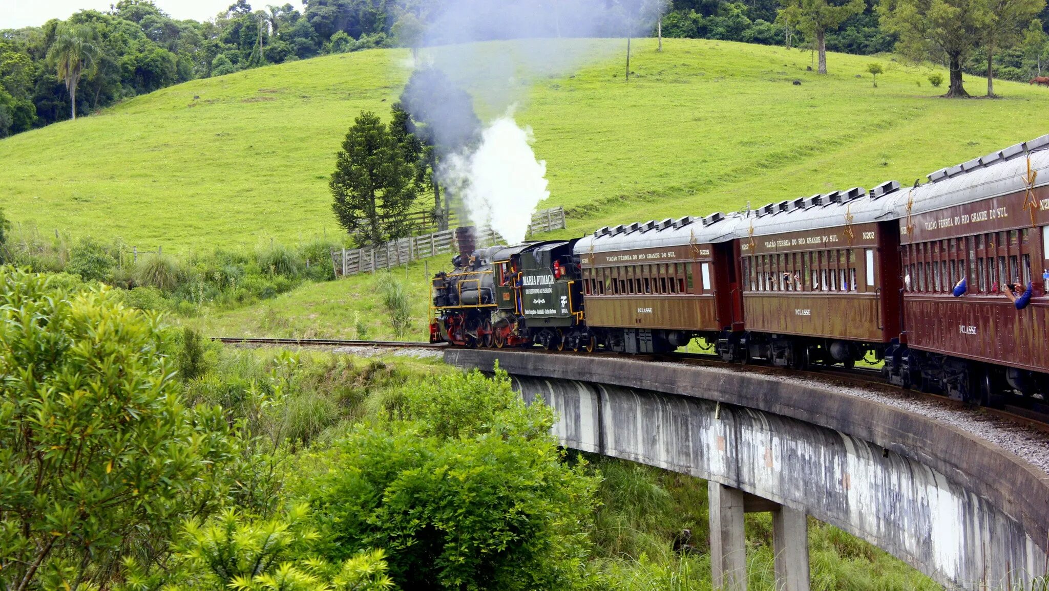 Поезда фото бесплатно Wallpaper : city, vehicle, photography, train, river, track, rural area, waterwa