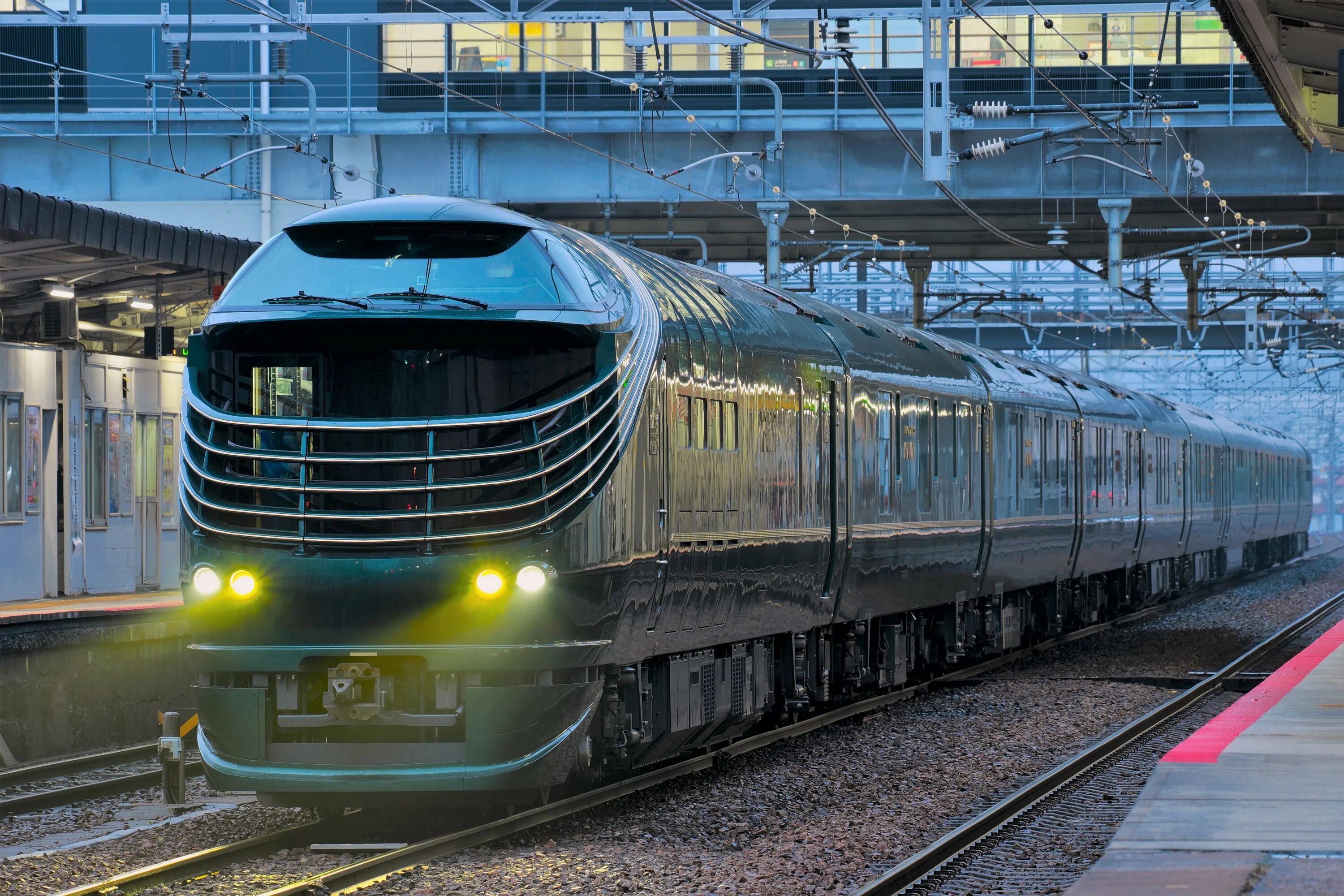 Поезда фото отзывы File:Twilight Express Mizukaze test run Saijo Station 20170408.jpg - Wikipedia