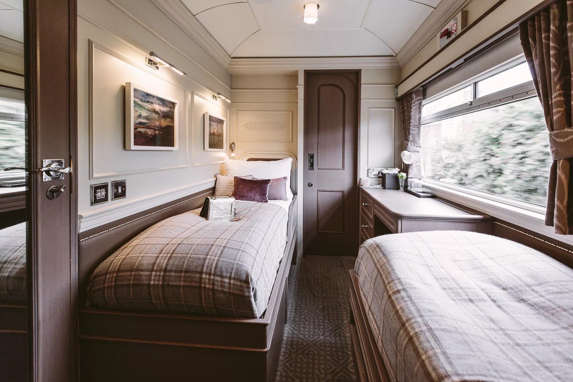 Поезда люкс фото ржд внутри Belmond Grand Hibernian: A luxury train journey through Ireland - THETRAVELBLOG.