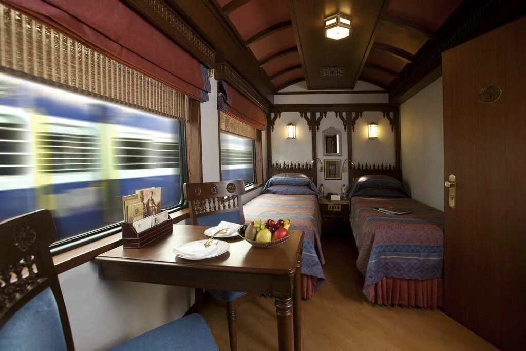 Поезда люкс ржд фото внутри вагона Bedroom with Twin Beds on a Luxury Train Luxury train, Luxury bedroom decor, Coo