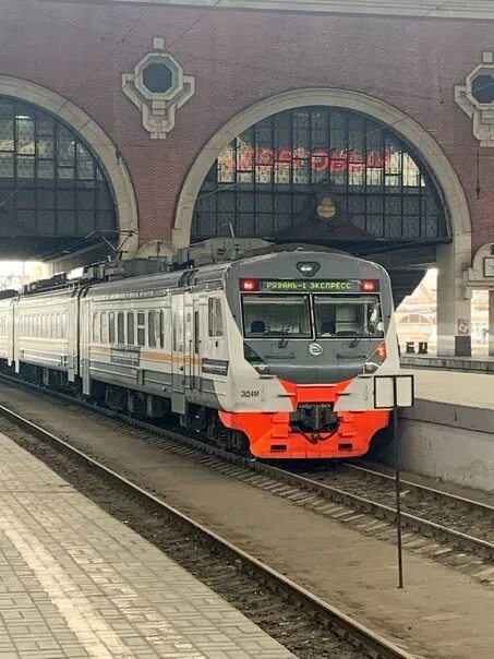 Поезда рязань фото Branded train Ryazan-Moscow equipped with unheated cars A ticket for such an "ex