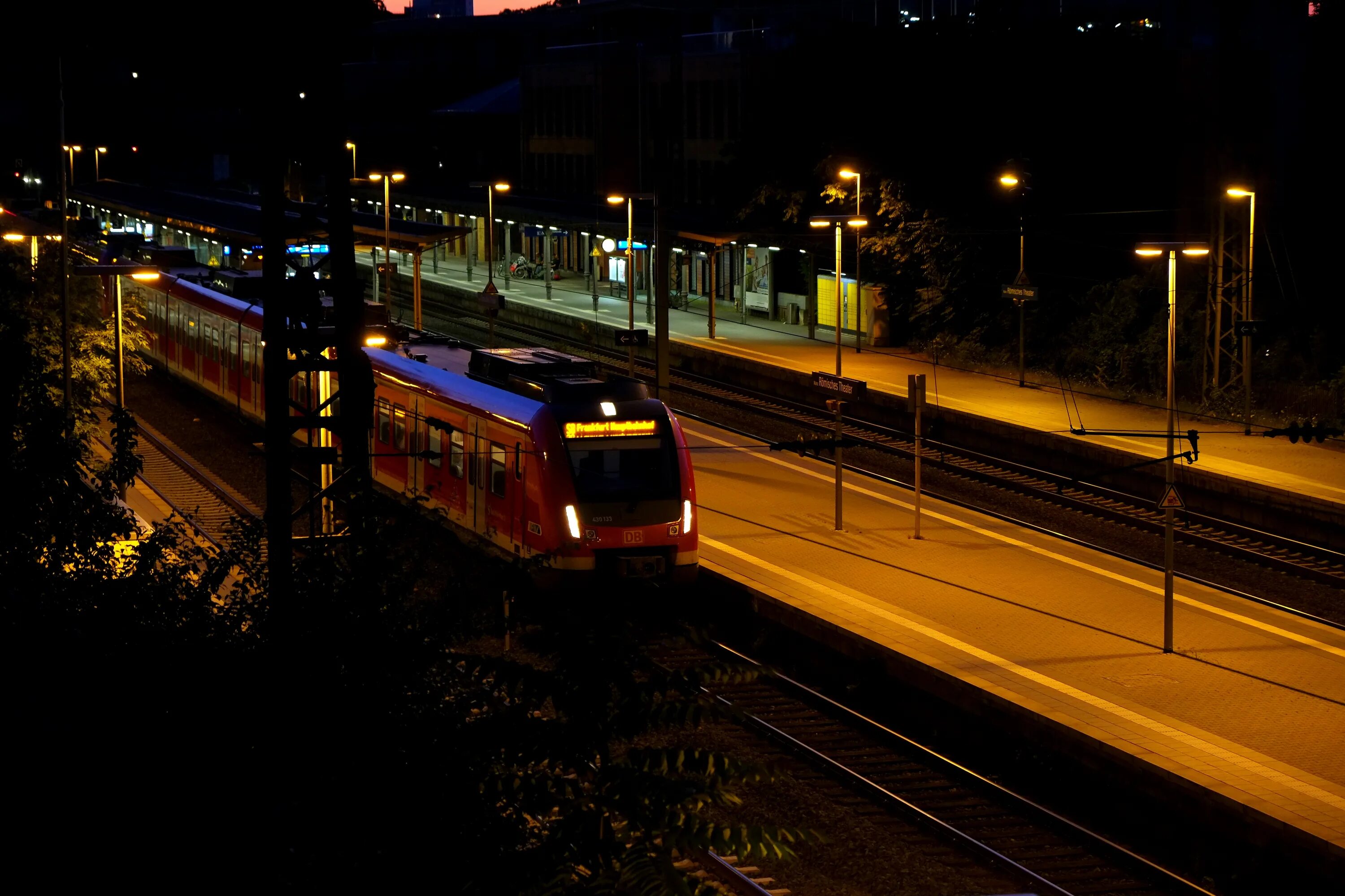 Поезда вечером фото Free Images : light, night, train, evening, vehicle, platform, darkness, public 