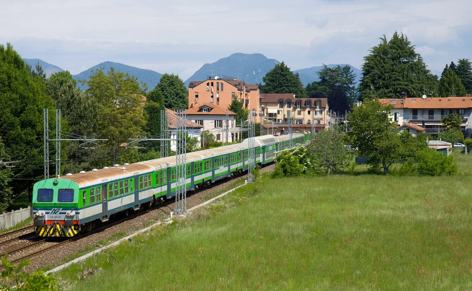 Поезда високе мито фото EB 880 (Steuerwagen) 6 of FNM between Vedano Olna and Venegono sup.-Castiglione