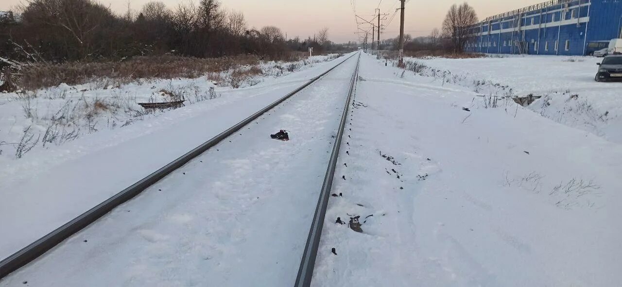 Погибли под поездом фото На Сельме мужчина попал под электричку, на месте работают следователи (фото) - Н