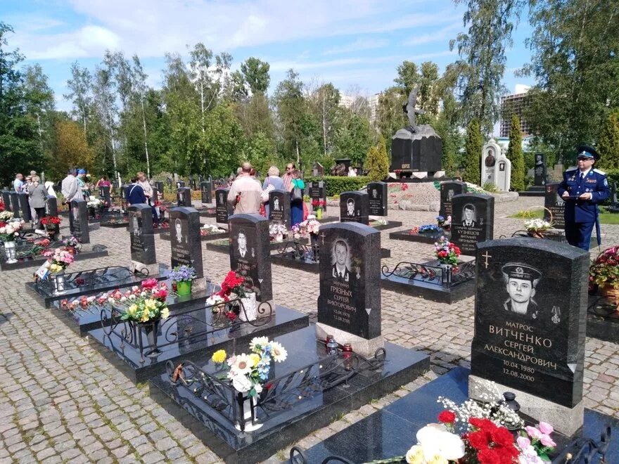 Погибшие на курске моряки фото В Петербурге почтили память экипажа подлодки "Курск" Blog Fiesta