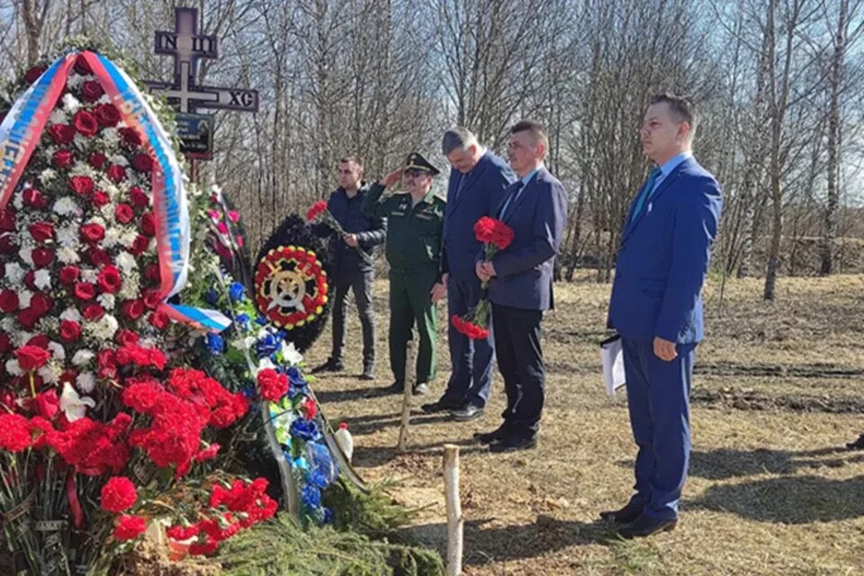 Погибшие на сво на сегодня фото В Кимрах простились с погибшим в ходе СВО бойцом Николаем Фаломешкиным - KP.RU