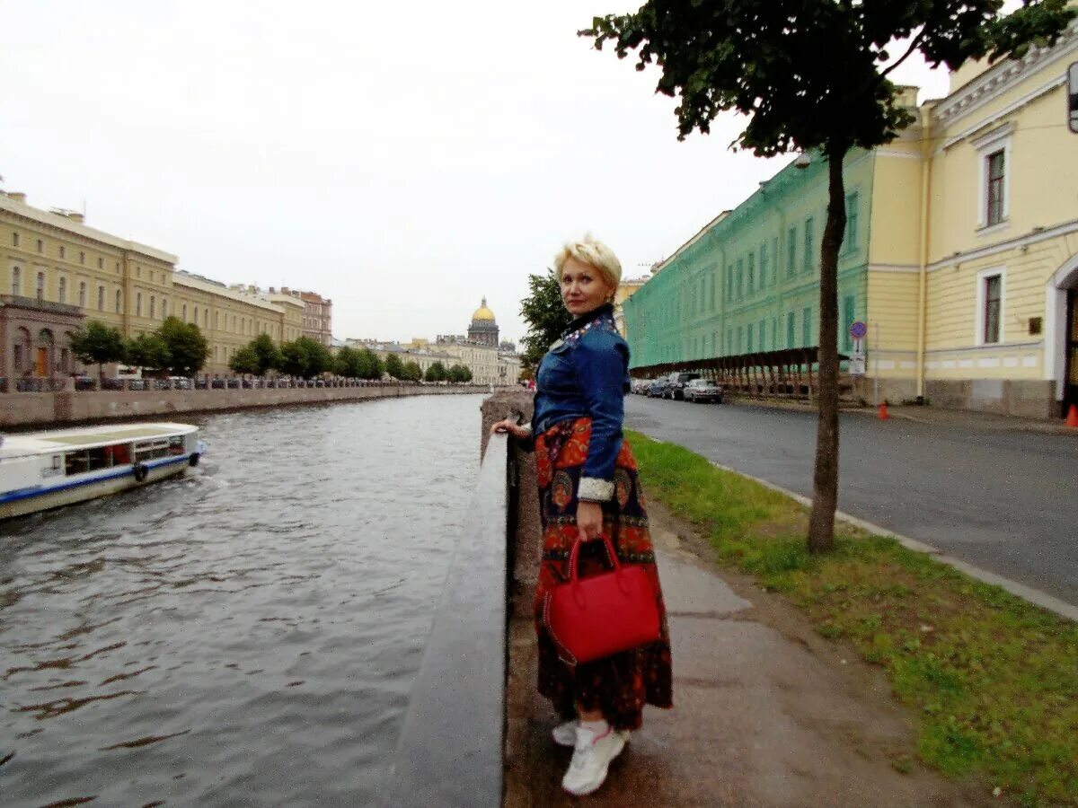 Погода питер что одеть В Питере я научилась носить кроссовки, ходить без зонта под дождем и есть чизбур