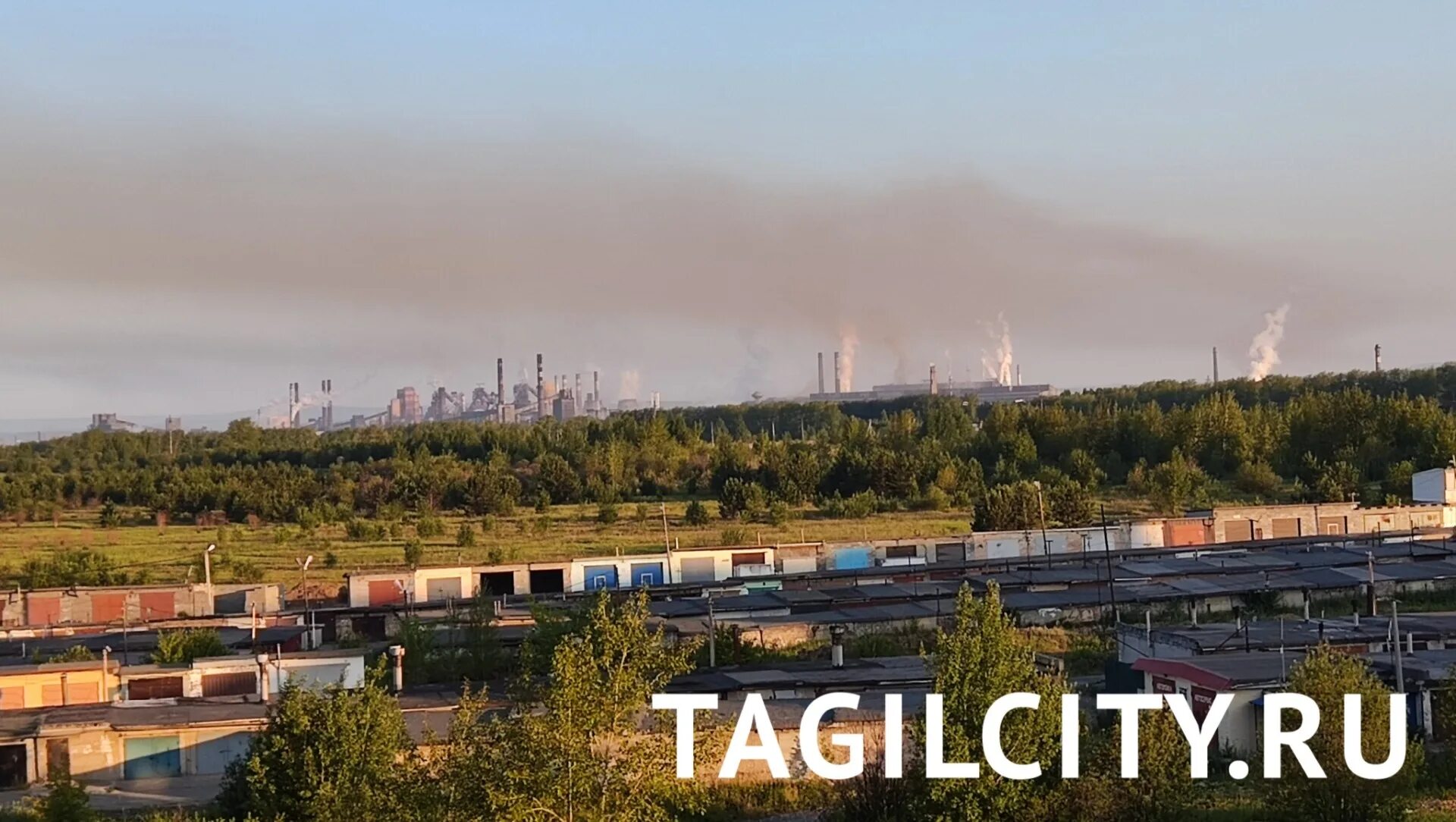 Погода в нижнем тагиле сегодня фото Где снижение? Смог из выбросов повис при НМУ над ЕВРАЗ НТМК в Нижнем Тагиле 4 ию