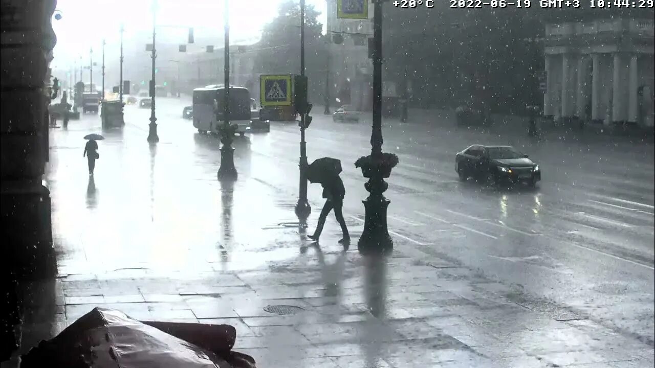 Погода вчера в питере фото Град в Санкт-Петербурге - непогода стремительно обрушилась на Невский проспект р