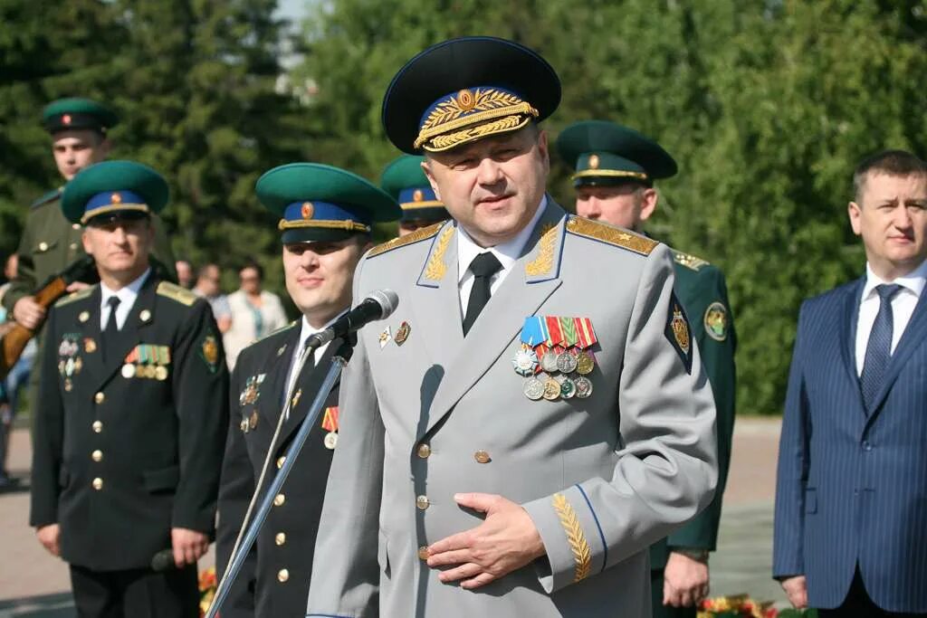 Пограничник генерал изенков н в фото Как в Барнауле отметили День пограничника