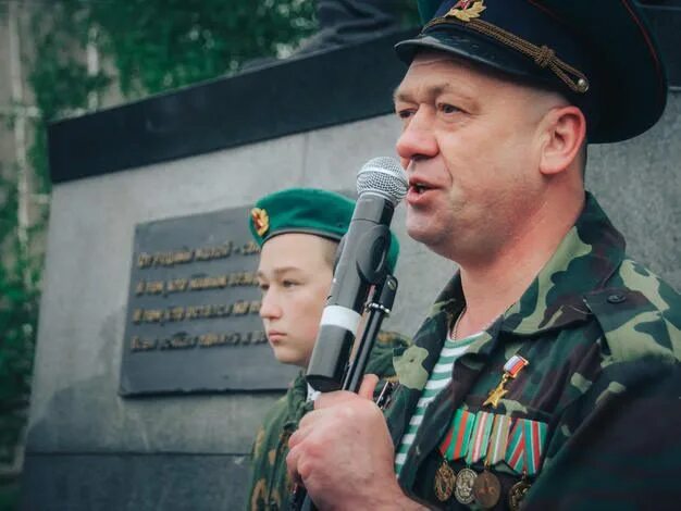 Пограничники герои россии фото 23 мая 1973 года родился Герой Российской Федерации Сергей Александрович Евланов