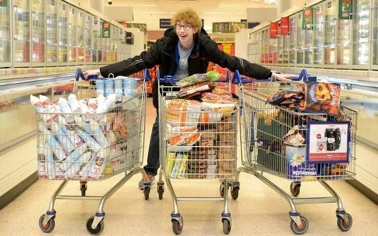 Поход в магазин фото Teenager buys £ 600 worth of shopping for 4p and donates food to charity Extreme