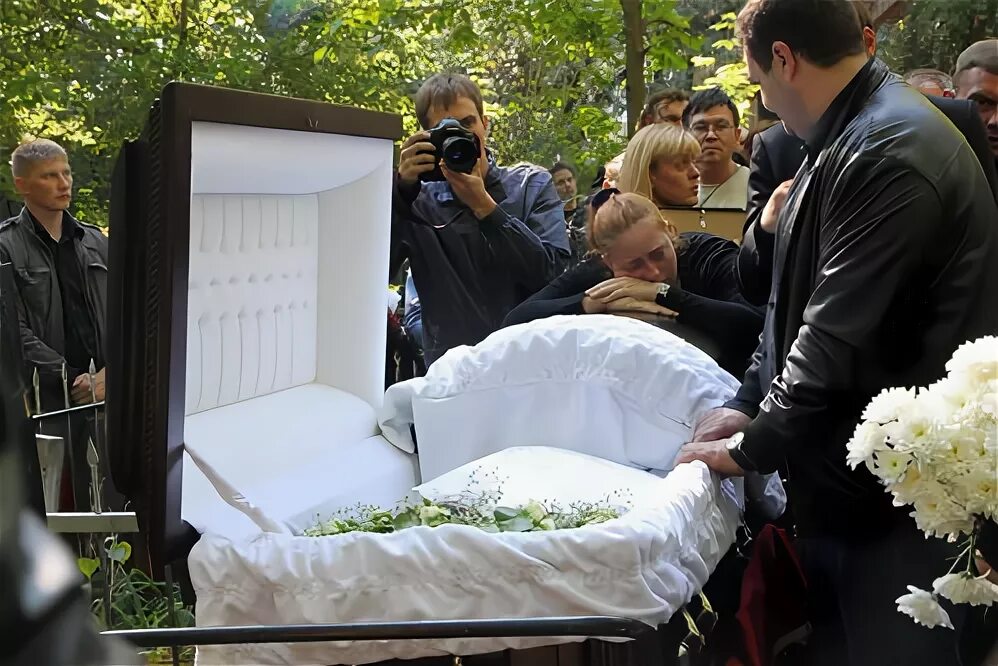 Похороны алексея осипова фото Виктор Логинов похоронил близкого друга - Экспресс газета