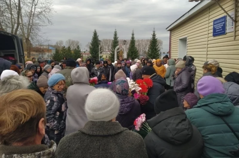 Похороны четверых детей в красноярске фото Смысл жизни в малыше". Мама 4 отравившихся детей в Сибири родила мальчика АиФ Кр