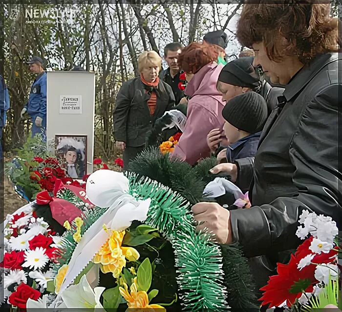 Похороны детей в красноярске фото родителей В Красноярске похоронили погибших полтора года назад детей / Происшествия Красно