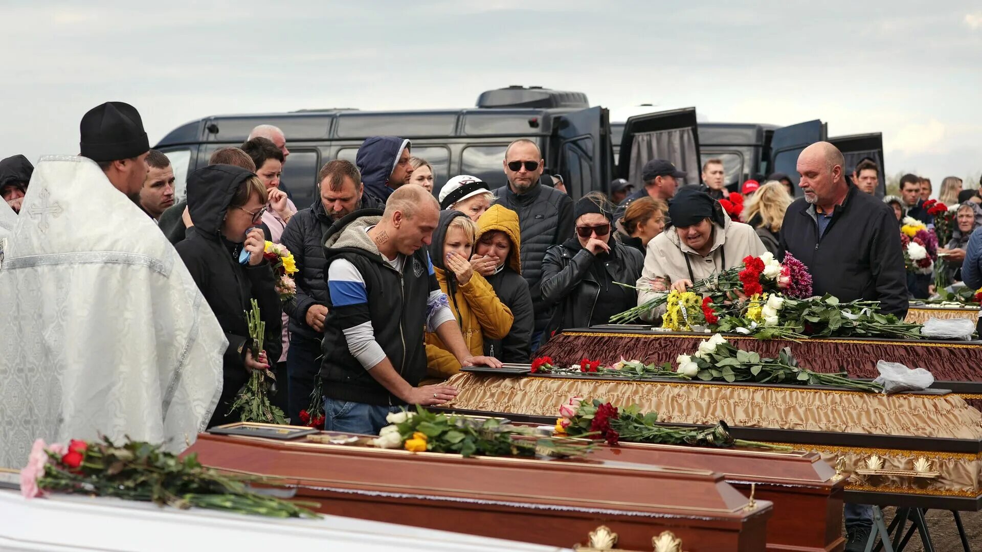 Похороны добрынина фото видео При крушении самолета в Иркутске погибли два пилота - РИА Новости, 23.10.2022