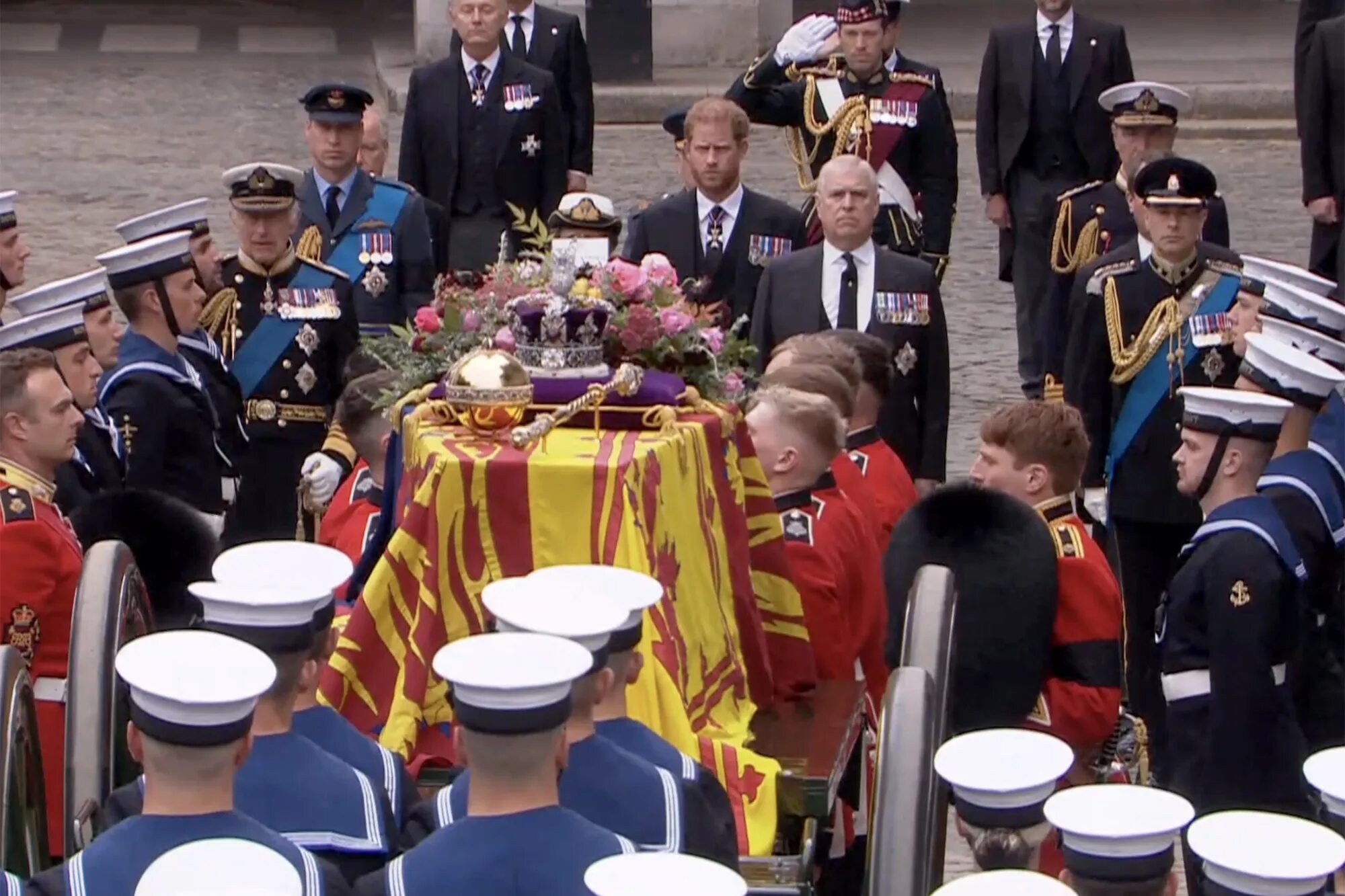 Похороны елизаветы 2 королевы англии фото Prince Andrew banned from wearing military uniform to Queen Elizabeth's funeral