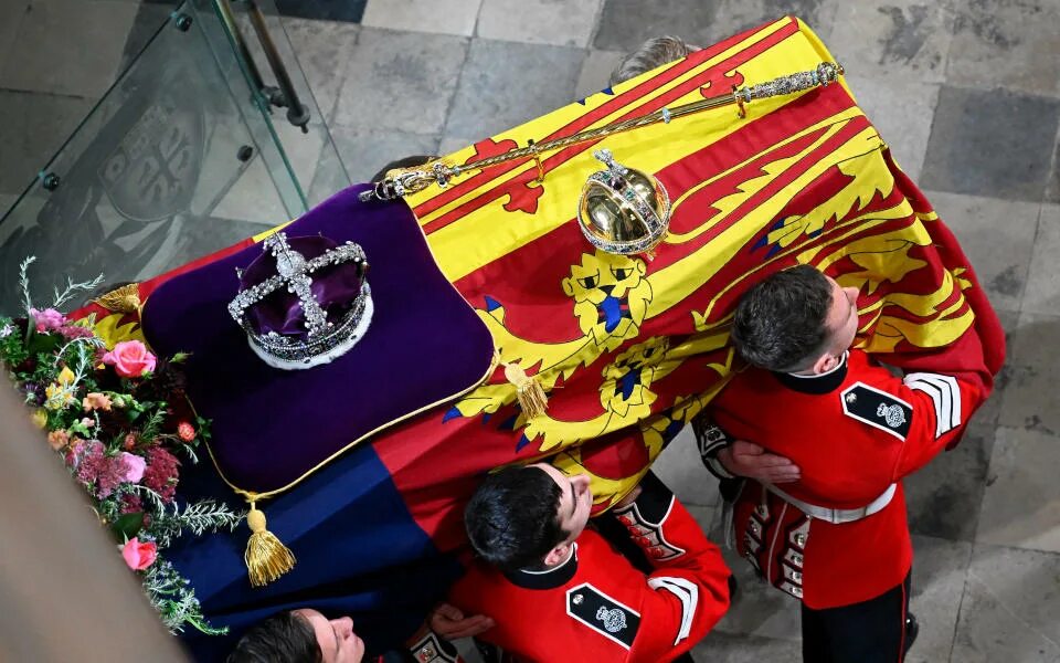 Похороны королевы елизаветы 2 фото Queen Elizabeth II funeral photos: Moments from the monarch's final journey