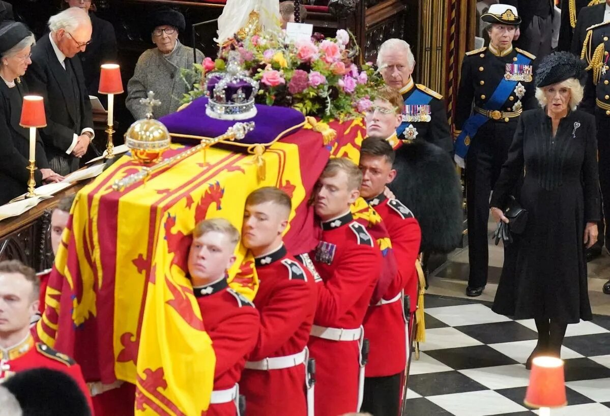 Похороны королевы елизаветы 2 фото Queen Elizabeth’s Funeral Has Special Nods To Her Wedding To Prince Philip And T