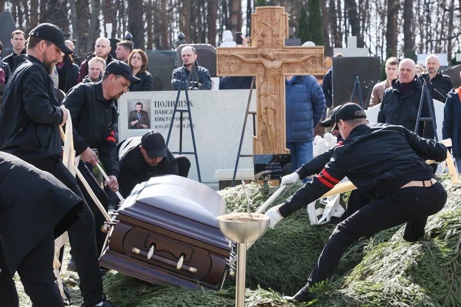 Похороны сванидзе николая фото Стало известно, кто пришел на церемонию прощания с Татарским - NEWS.ru - 08.04.2