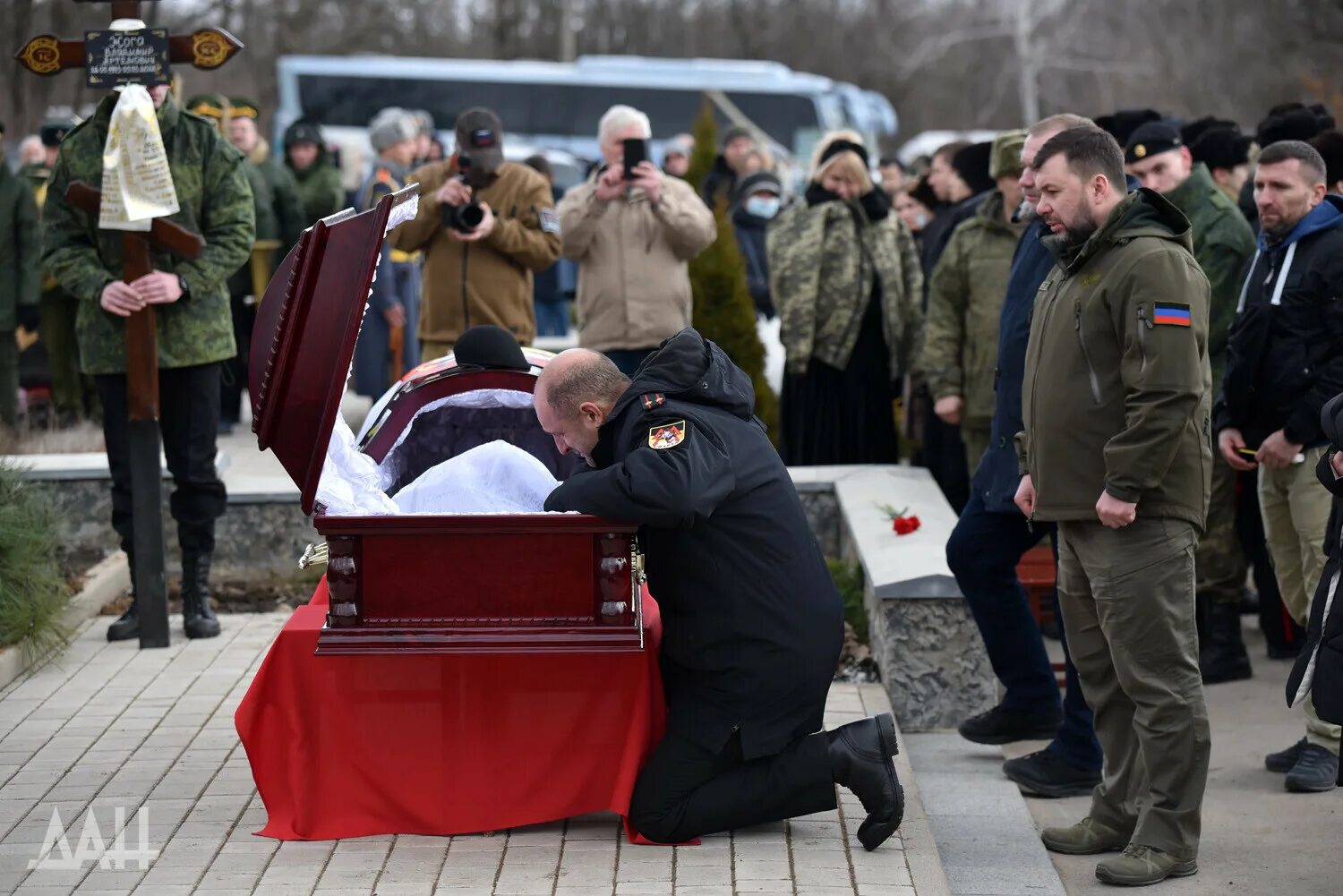 Похороны владимира жоги фото Комбата "Спарты" похоронили на "Донецком море", где покоятся Захарченко, Моторол