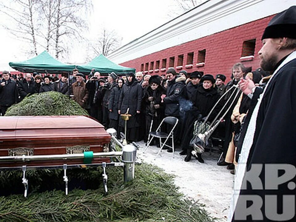 Похороны вячеслава добрынина фото видео покажите Москва проводила в последний путь Вячеслава Тихонова