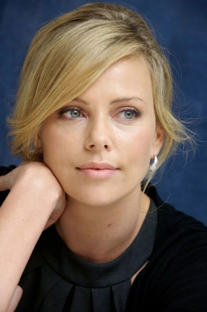 Поиск актрисы по фото Pin on Hair Charlize theron hair, Charlize theron short hair, Charlize theron os