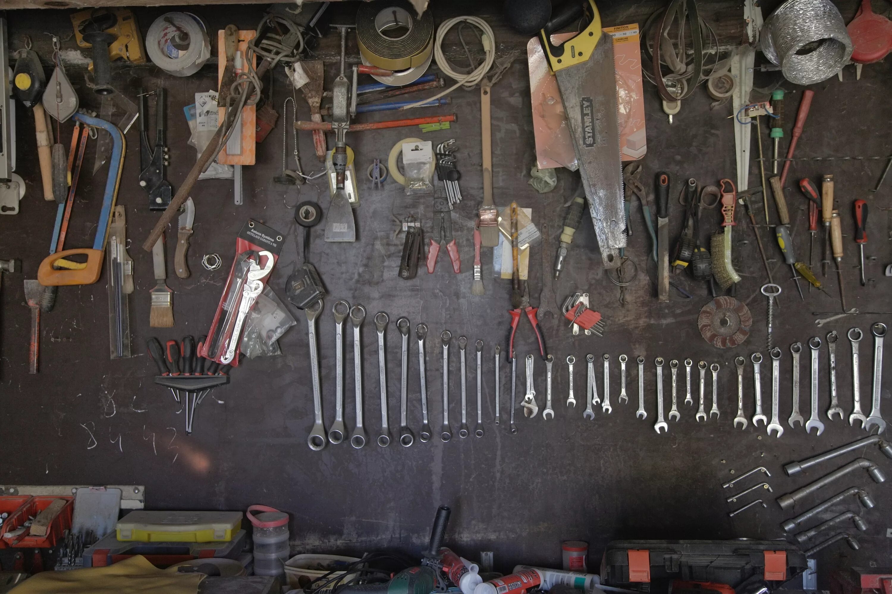 Поиск инструментов по фото Free Images : tools, tool wall, workshop, old, tool collection, scale 5616x3744 