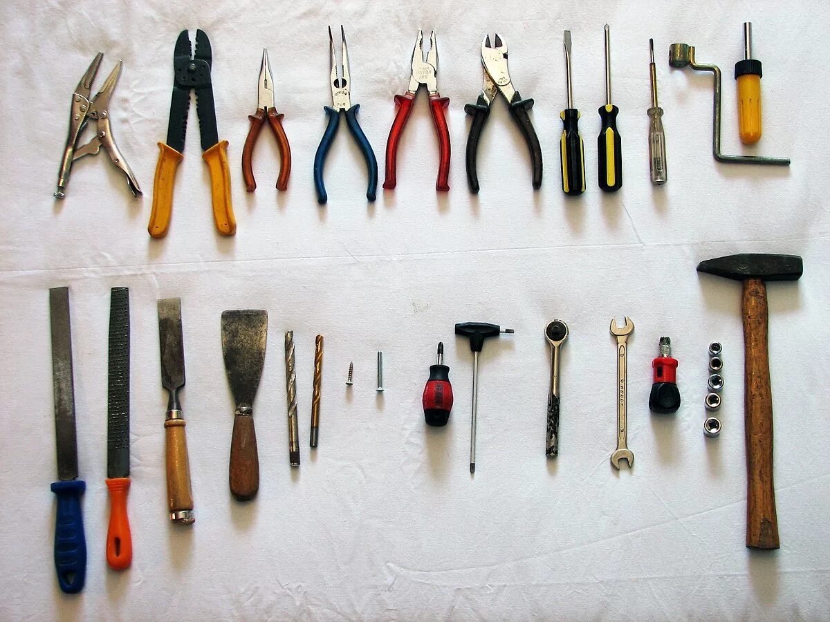 Поиск инструментов по фото File:Furniture installation tools.jpg - Wikipedia