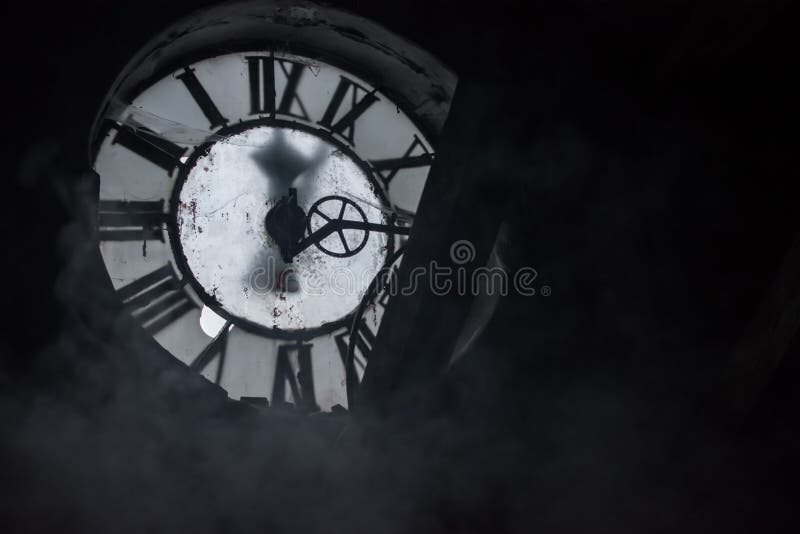 Поиск по фото часы Vintage clock stock image. Image of smoke, mysterious - 79519277