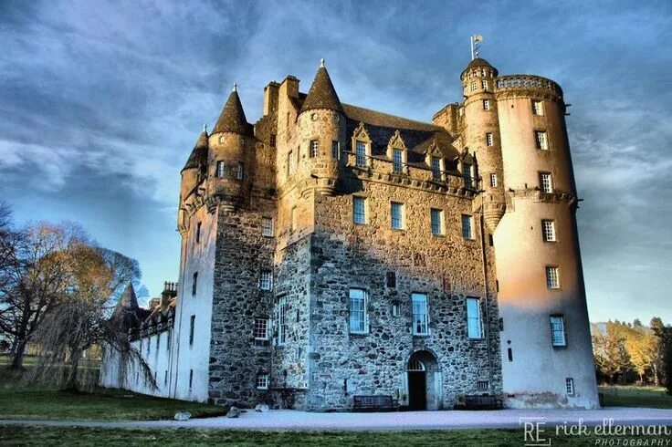 Поиск замка по фото Castle Fraser in winter, Aberdeen Chauffeur service, Castle fraser, Tourist plac