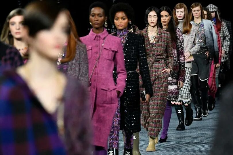 Показ мод 2024 женская одежда осень Best of Paris Fashion Week jp.reuters.com