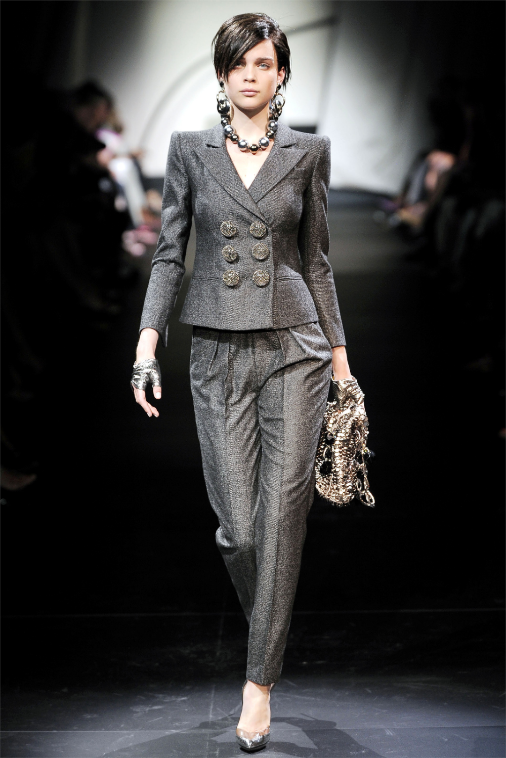 Показ мод женские костюмы Sfilata Armani Privé Parigi - Alta Moda Autunno Inverno 2009/2010 - Vogue Coutur