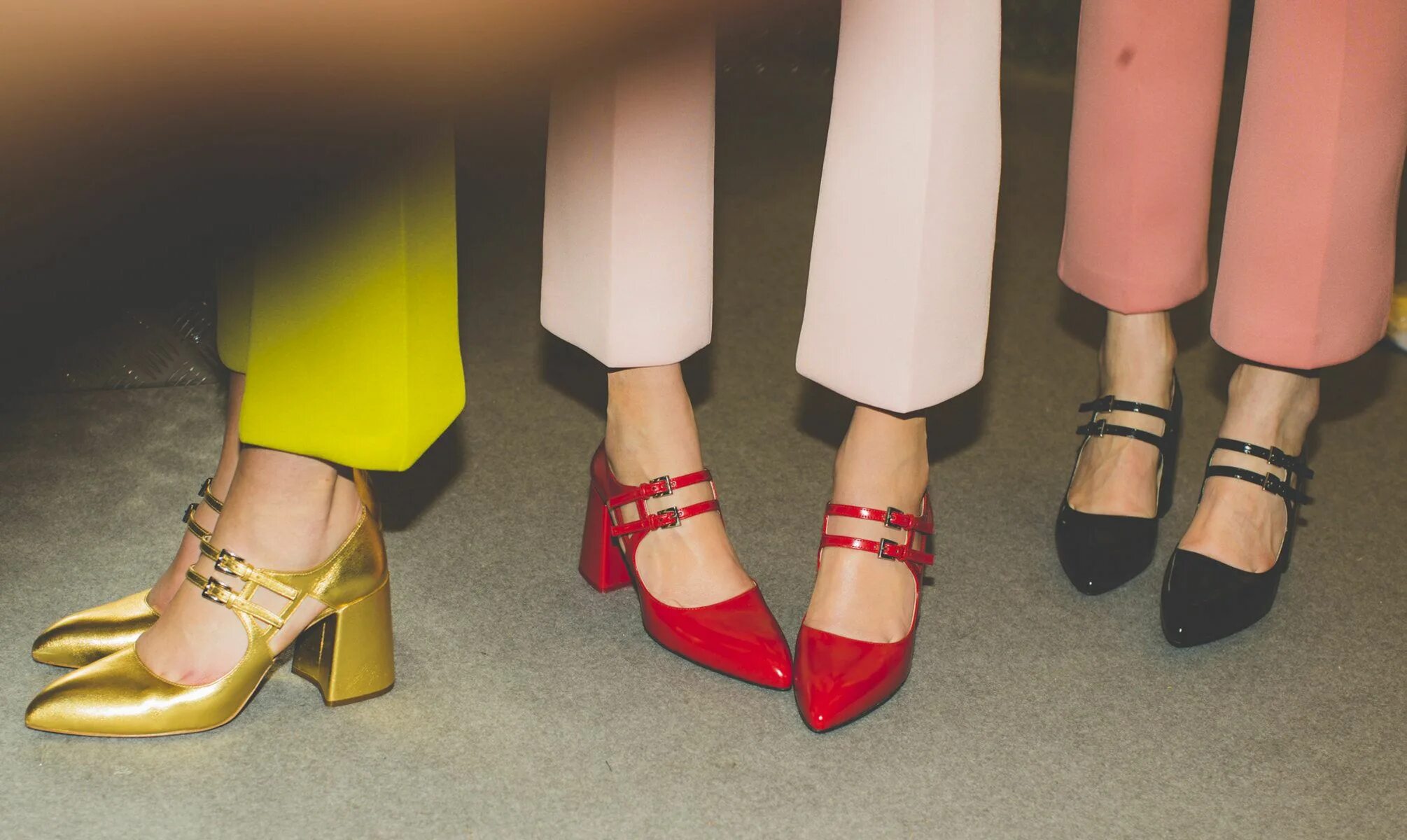 Показ модной обуви Prada Fall 2015 RTW Backstage Prada shoes, Fashion shoes, Vintage shoes