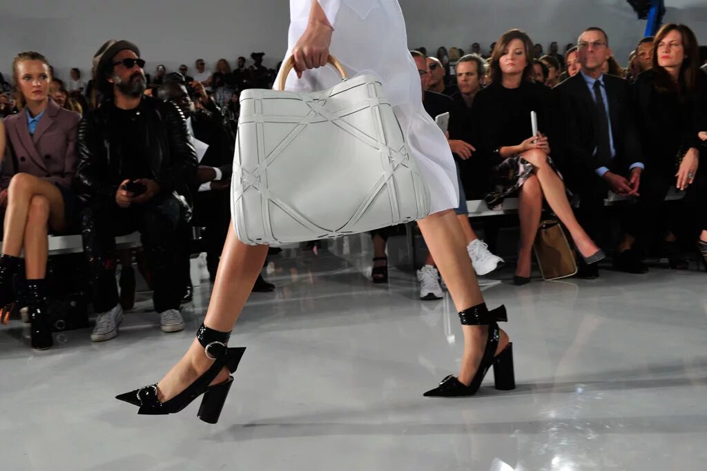 Показ модной обуви Dior Spring 2016 Shoe Highlights: Paris Fashion Week PHOTOS - Footwear News