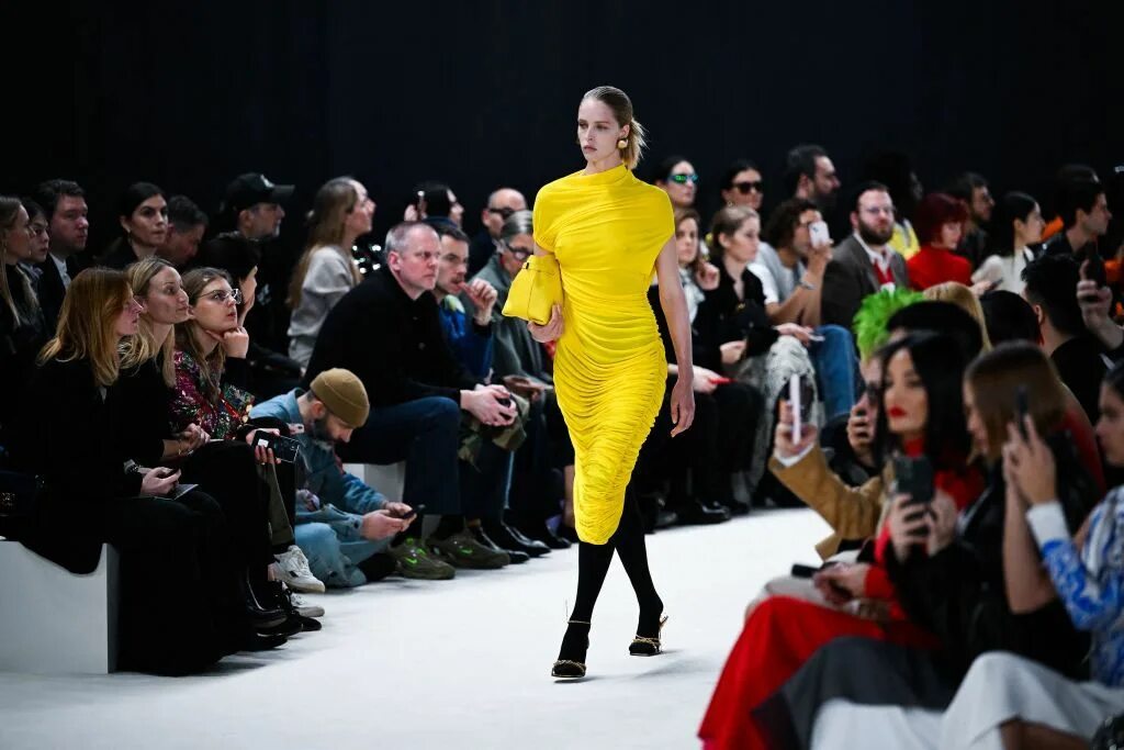 Показ моды в милане 2024 женский MFW: Ferragamo's return to Hollywood - Montenapo Daily