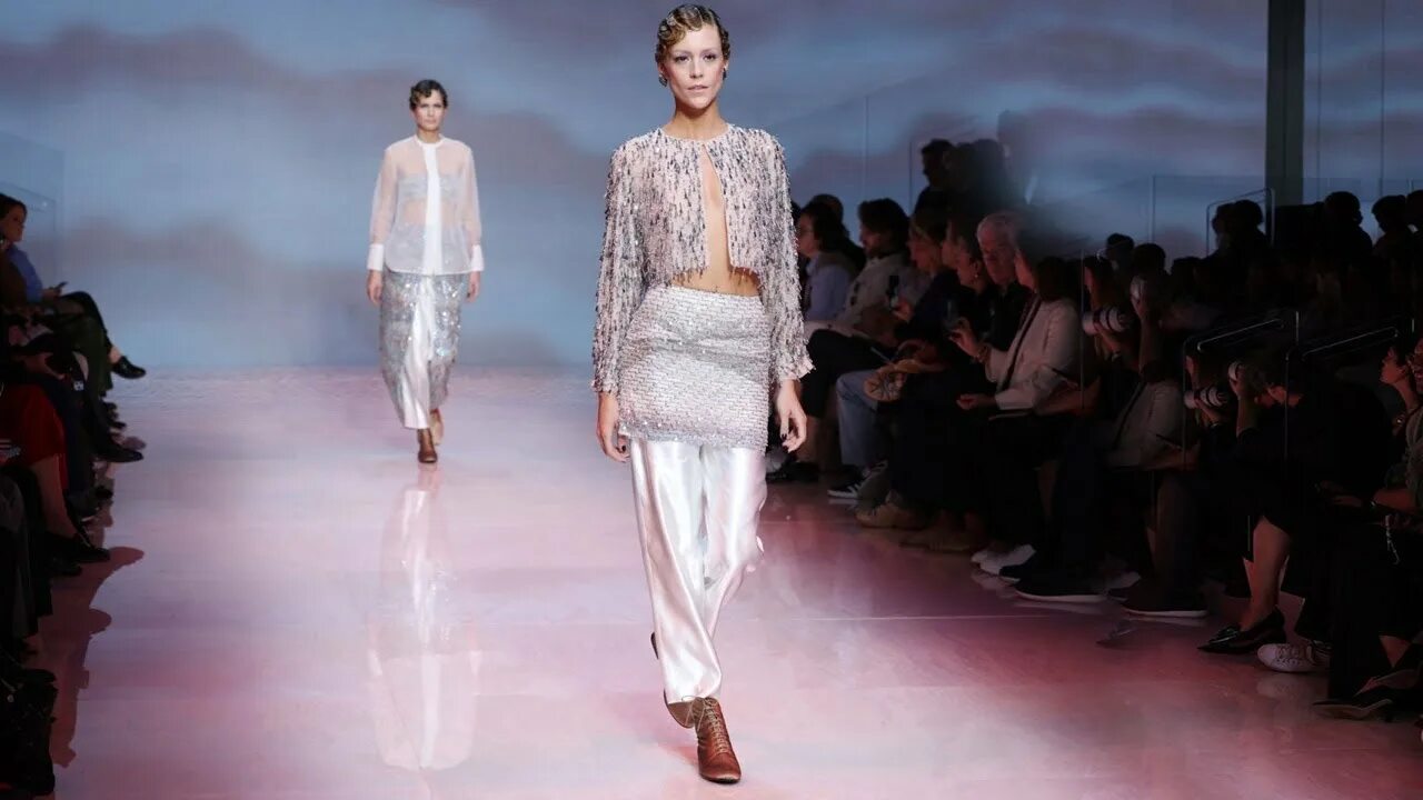 Показ моды в милане 2024 женский Giorgio Armani Spring/Summer 2024 Milan - YouTube