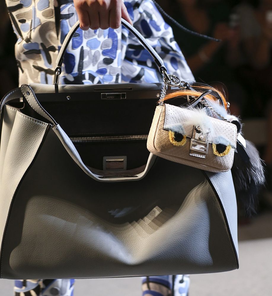 Показ сумочек You Have Six Months to Fortify Your Wallet Against Fendi’s Spring 2015 Runway Ba