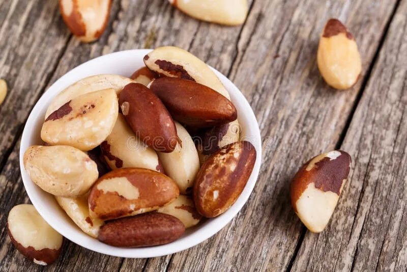 Показать бразильский орех фото Brazil Nuts on a Plate on Wooden Background. Stock Photo - Image of close, backg