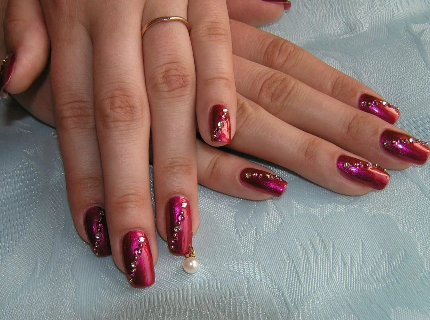 Показать дизайн красивого маникюра Pin on Beauty Nails design with rhinestones, Spring nail colors, Shellac nail co