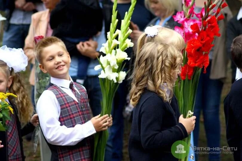 Показать фото 1 сентября 1 сентября 2023: Наряды, образы, школьные принадлежности, подарки