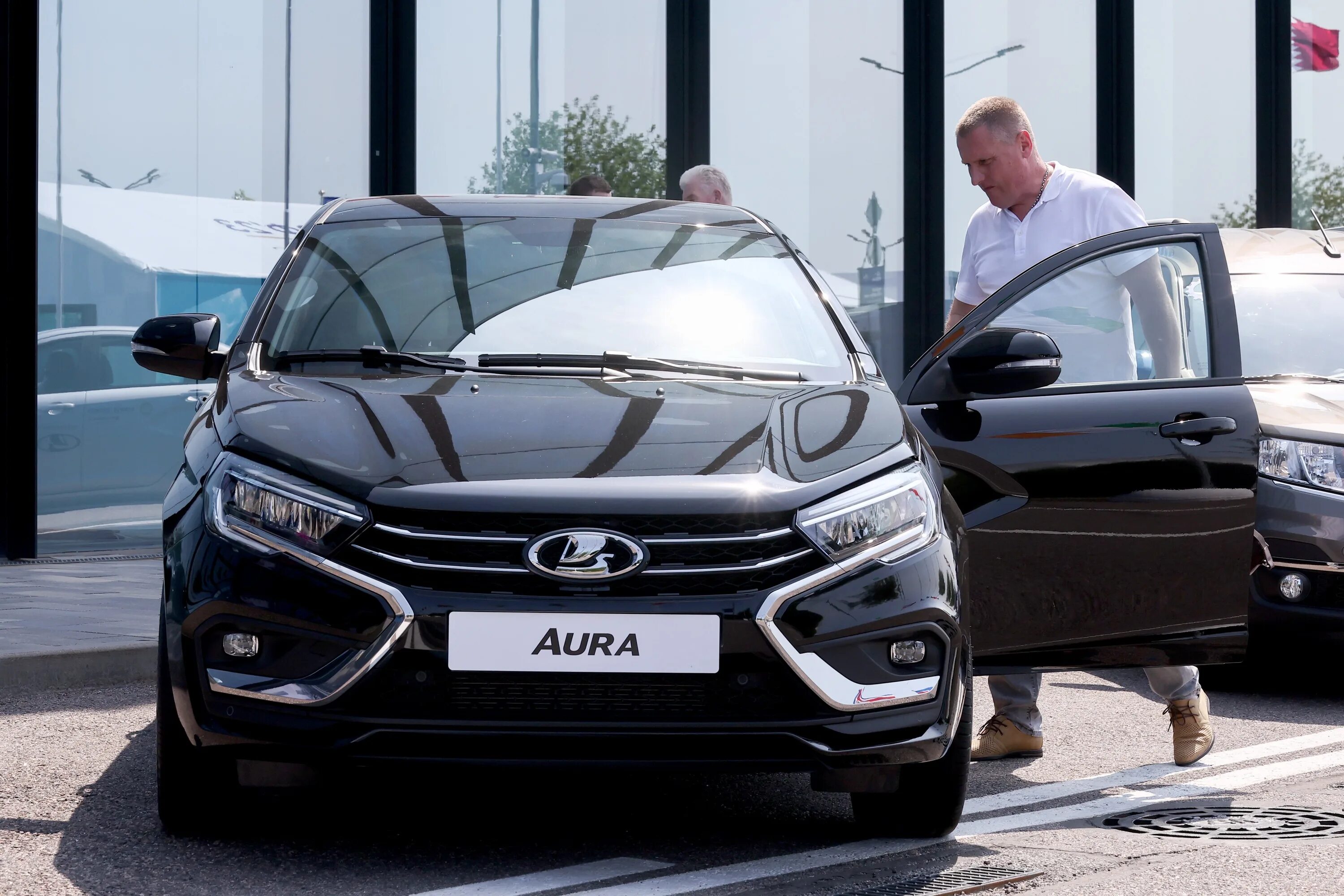 Показать фото автомобиля лада аура Найдена Lada, на которой можно ехать быстро. Это новая Aura для чиновников - Рос